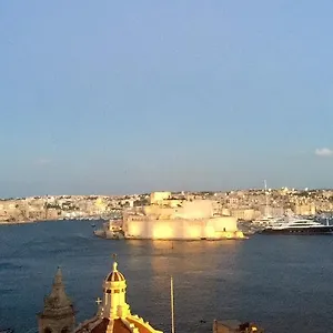 Luciano - Self Catering Apartment Valletta